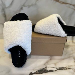 ROAM Fuzzy Slides - - size 39 (8.5) brand new with box